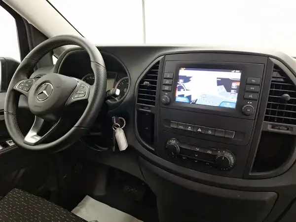 MERCEDES-BENZ Vito 114 CDI Tourer XL (25/30)