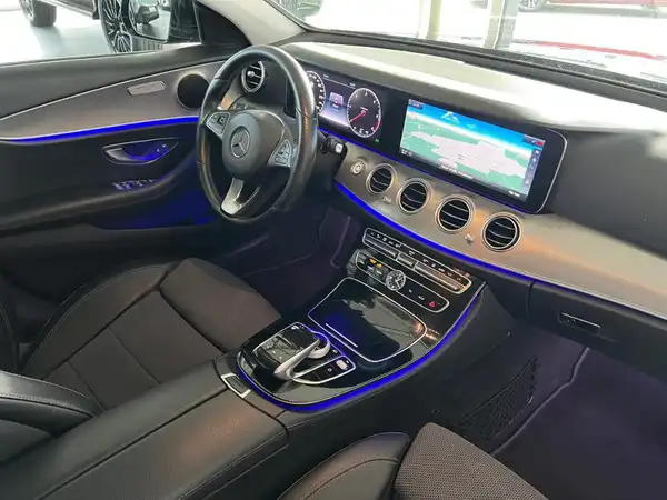 MERCEDES-BENZ E 220 d (8/25)