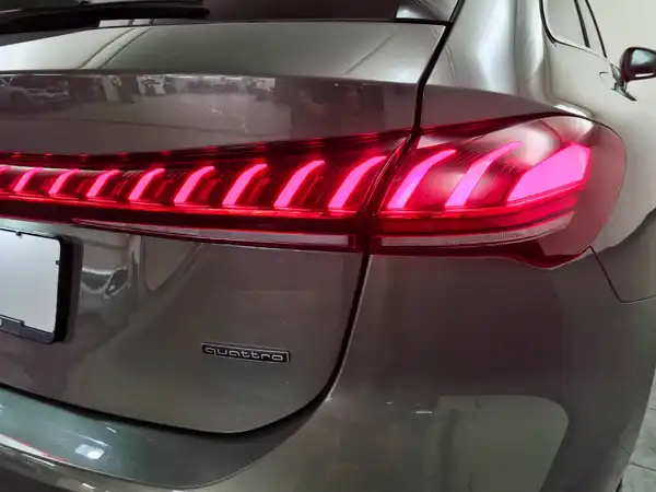 AUDI A5 Avant TDI qu (14/19)