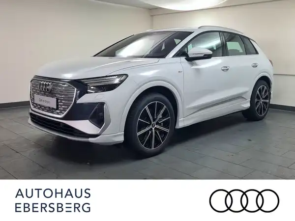 AUDI Q4 55 e-tron quattro (1/18)