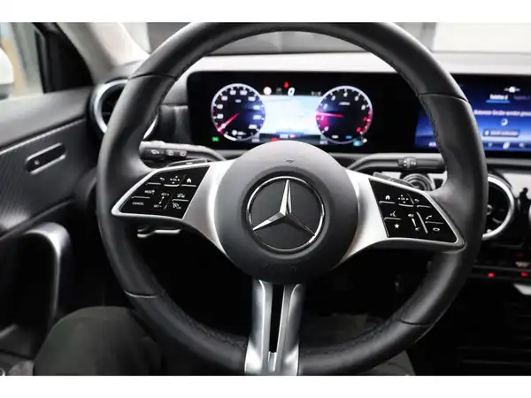 MERCEDES-BENZ A 180 (12/21)