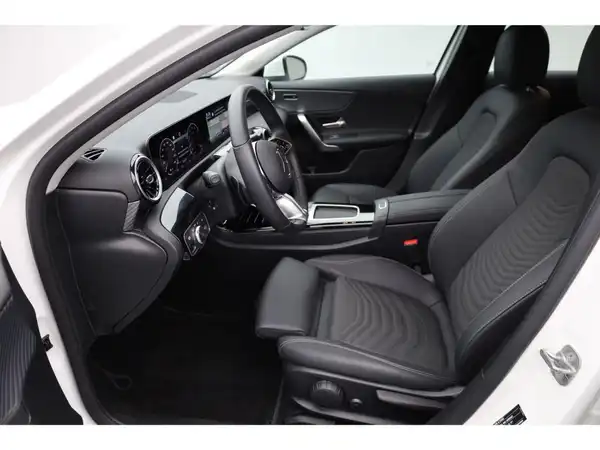 MERCEDES-BENZ A 180 (15/21)