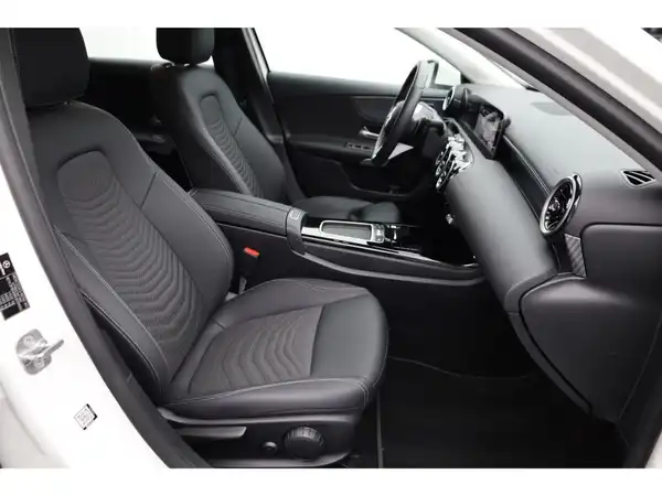 MERCEDES-BENZ A 180 (16/21)
