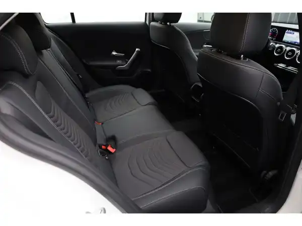 MERCEDES-BENZ A 180 (17/21)