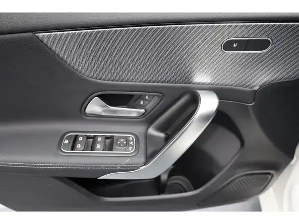 MERCEDES-BENZ A 180 (10/21)