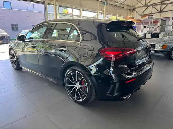 MERCEDES-BENZ A 35 4M AMG (3/10)