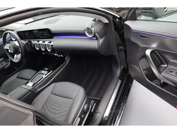MERCEDES-BENZ CLA 180 SB (13/25)
