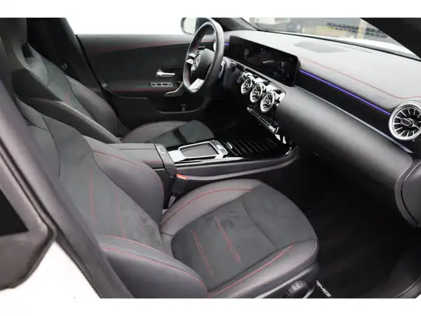 MERCEDES-BENZ CLA 200 SB (16/23)