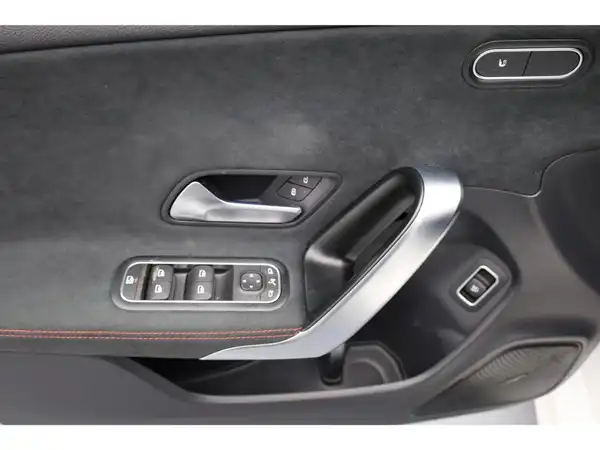 MERCEDES-BENZ CLA 200 SB (10/23)