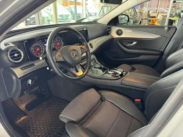 MERCEDES-BENZ E 220 T d (8/18)