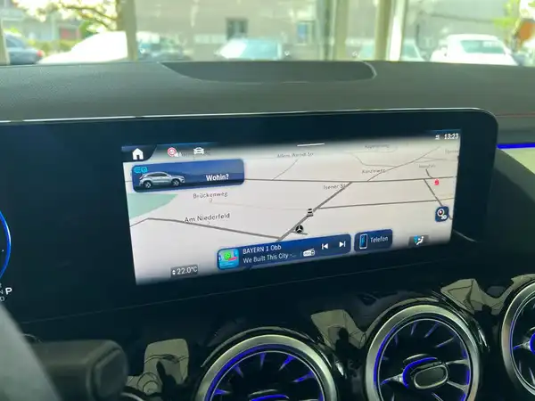 MERCEDES-BENZ EQA 250 (16/24)