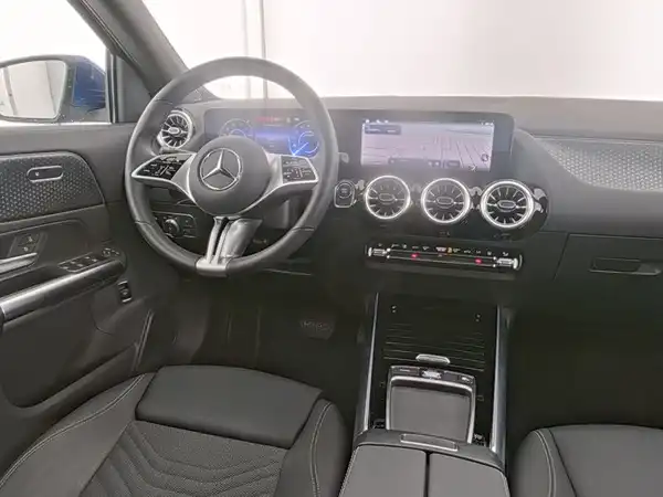 MERCEDES-BENZ EQA 250 (7/12)