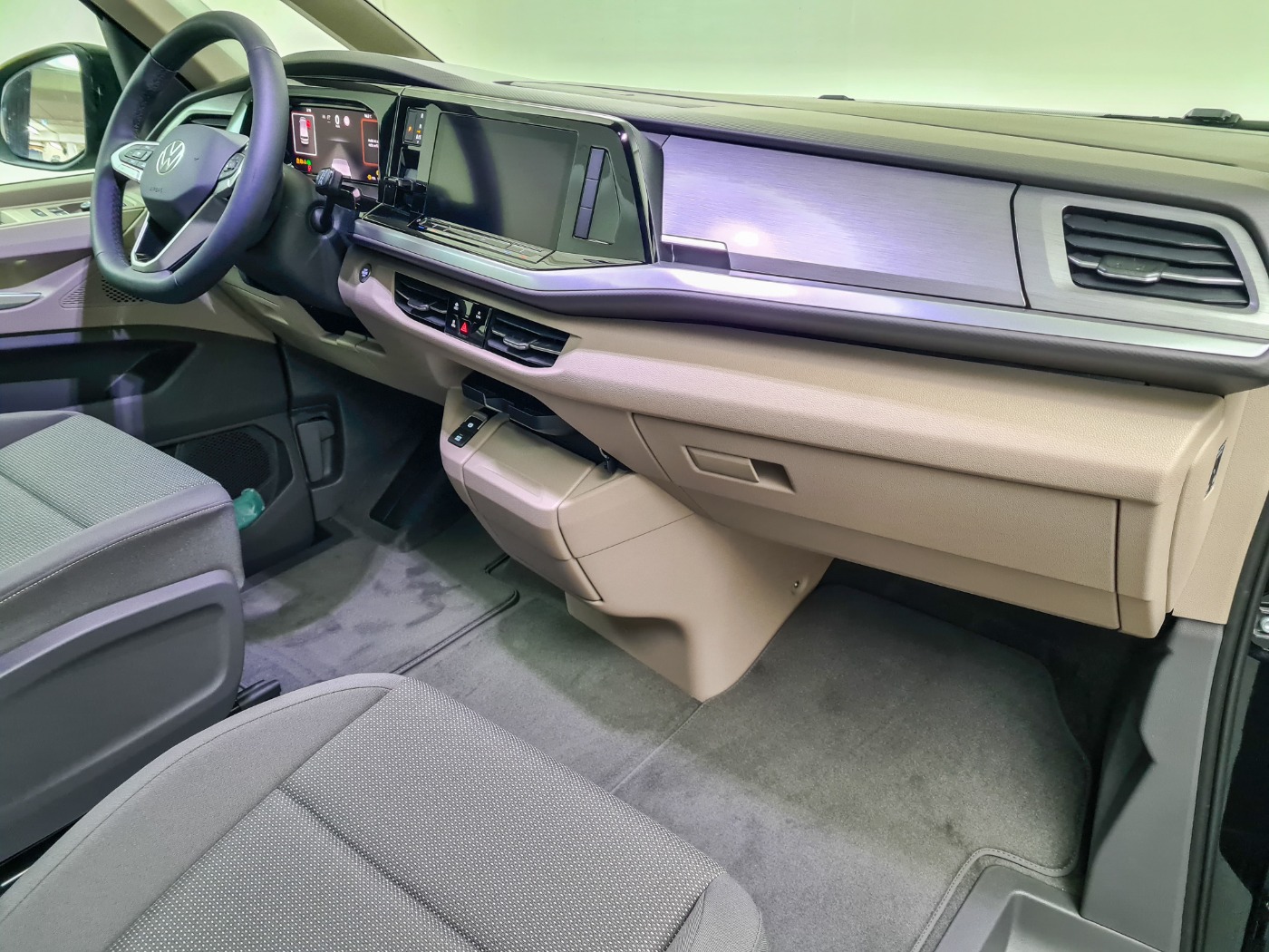 VW T7 Multivan LIFE 2.0 TDI (18/18)