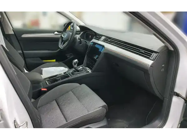 VW Passat Variant GTE 1.4 eHybrid Business IQ.Drive AHK HUD MATRIX (4/4)